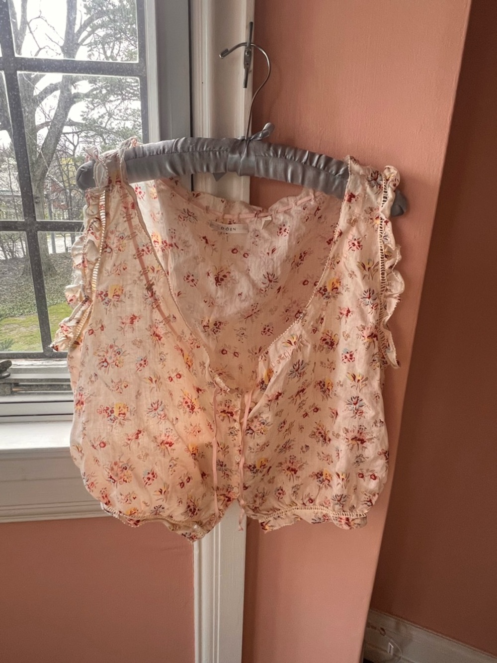 Doen Traveler Top in Cream Floral Ruffle-Trim Camisole with Pink & Red Accents